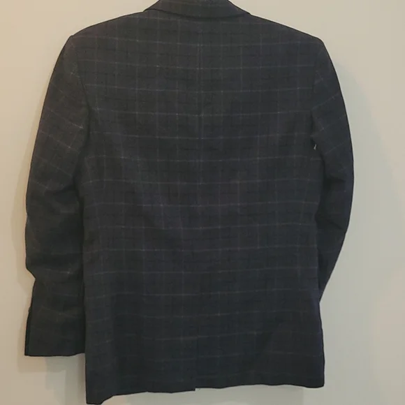 Suit - Picture 4 of 13